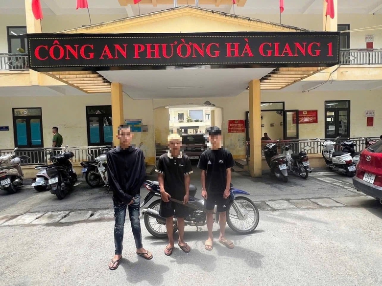 Tuy&ecirc;n Quang: Xử l&yacute; nh&oacute;m thanh thiếu ni&ecirc;n mang kiếm g&acirc;y rối, đăng clip l&ecirc;n mạng- Ảnh 1.
