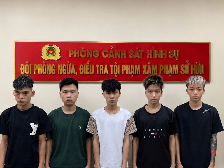 Khởi tố nh&oacute;m thanh ni&ecirc;n đ&aacute;nh người, cướp xe m&aacute;y ở Hải Ph&ograve;ng- Ảnh 1.