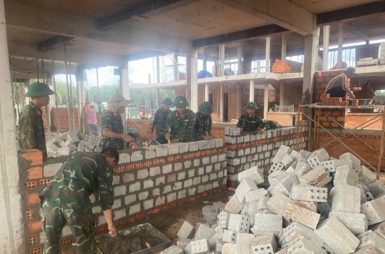 Chiến dịch cao điểm 90 ng&agrave;y đ&ecirc;m ho&agrave;n th&agrave;nh trường nội tr&uacute; bi&ecirc;n giới Gia Lai- Ảnh 2.