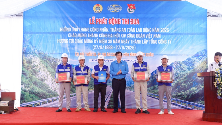 Vinaconex ph&aacute;t động thi đua tr&ecirc;n c&ocirc;ng trường cao tốc H&ograve;a B&igrave;nh - Mộc Ch&acirc;u- Ảnh 1.