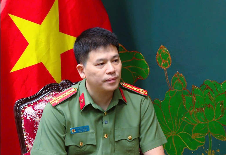 Thi tốt nghiệp THPT 2026: Phổ biến cách phát hiện thiết bị tai nghe, camera siêu nhỏ- Ảnh 1. Thi tốt nghiệp THPT 2026: Phổ biến cách phát hiện thiết bị tai nghe, camera siêu nhỏ- Ảnh 1.