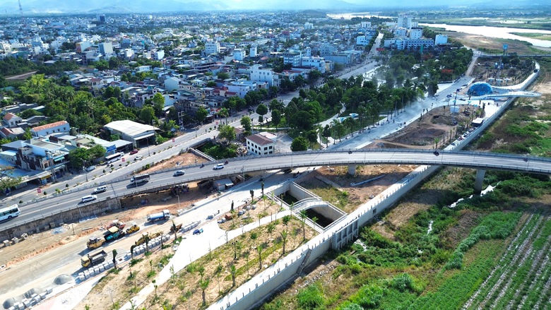 Quảng Ng&atilde;i huy động nửa triệu tỷ đồng, lấy đầu tư c&ocirc;ng dẫn dắt ngo&agrave;i ng&acirc;n s&aacute;ch - Ảnh 1.