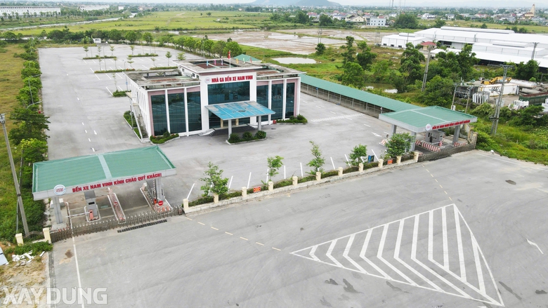 Bến xe kh&aacute;ch Nam Vinh ch&iacute;nh thức được đưa v&agrave;o khai th&aacute;c sau nhiều năm "nằm chờ"- Ảnh 2.