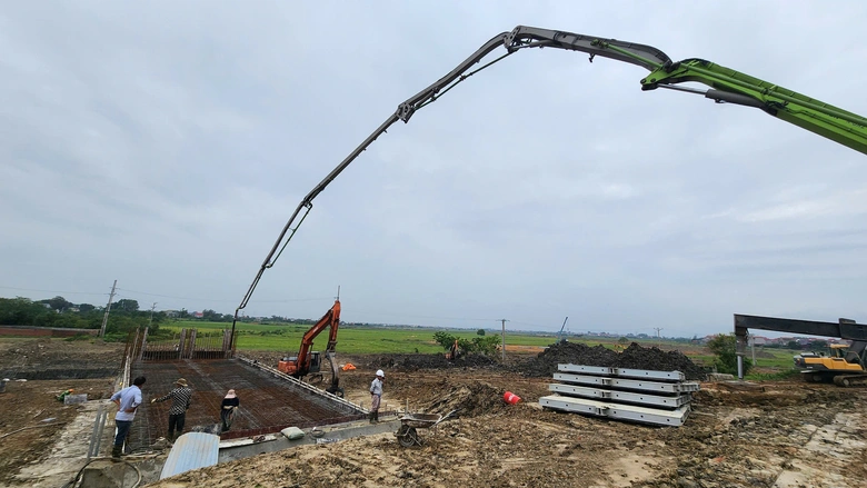 Chạy đua trước mùa mưa lũ, trạm bơm khẩn cấp ở Bắc Ninh thi công ra sao?- Ảnh 1. Chạy đua trước mùa mưa lũ, trạm bơm khẩn cấp ở Bắc Ninh thi công ra sao?- Ảnh 1.
