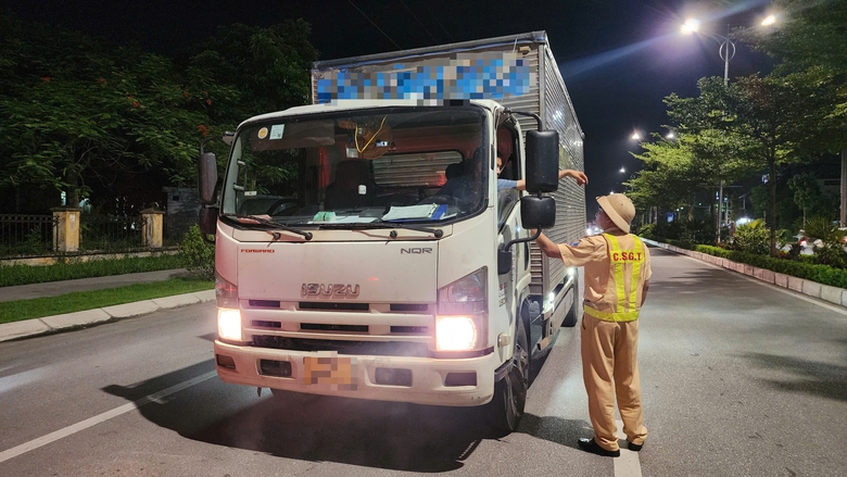 Bắc Ninh: Nể bạn uống v&agrave;i ly rượu, 2 c&ocirc;ng nh&acirc;n bị phạt mất nửa th&aacute;ng lương - Ảnh 12.