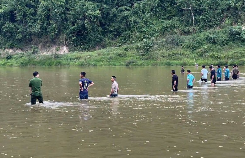 H&agrave; Tĩnh: T&igrave;m thấy thi thể b&eacute; g&aacute;i 10 tuổi đuối nước tr&ecirc;n s&ocirc;ng Ng&agrave;n Trươi - Ảnh 1.