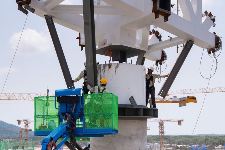 Ứng dụng c&ocirc;ng nghệ x&acirc;y dựng mới v&agrave;o "cuộc đua" tiến độ c&aacute;c dự &aacute;n APEC ở Ph&uacute; Quốc - Ảnh 2.