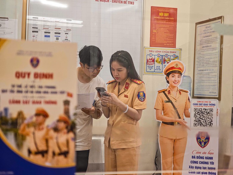 Hà Nội triển khai tra cứu cấp đổi bằng lái xe từ 13 / 7 tiện lợi cho người dân - Ảnh 2.