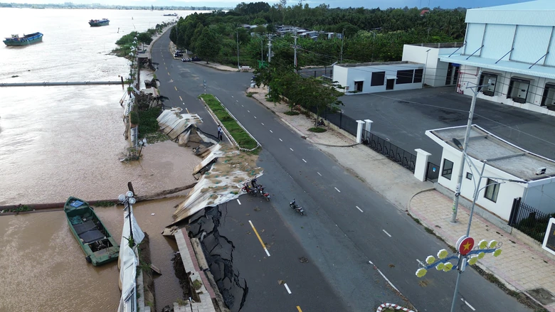 Đường Ng&ocirc; Quyền đi bến ph&agrave; Hồng Ngự - T&acirc;n Ch&acirc;u, bị sạt lở sắp th&ocirc;ng xe trở lại  - Ảnh 2.