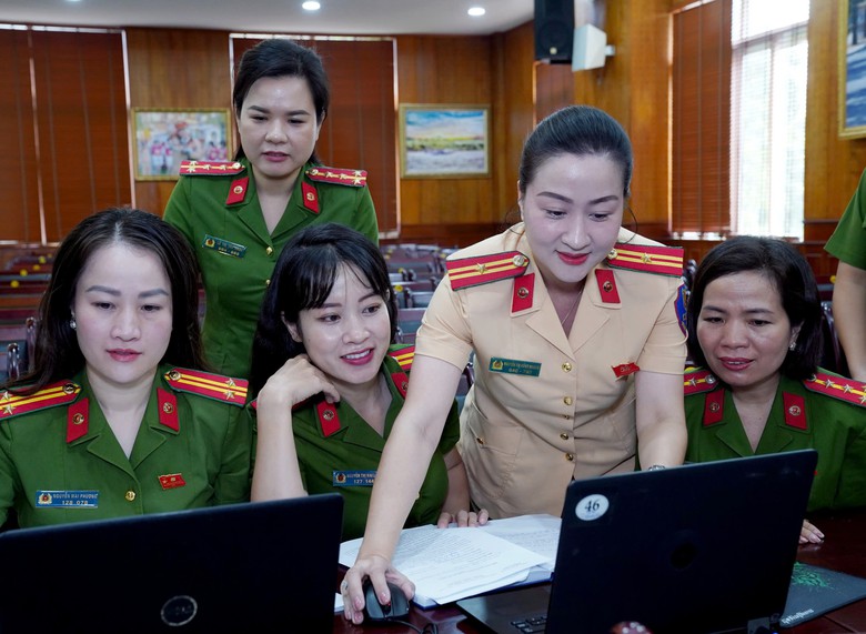 Hà Nội triển khai tra cứu cấp đổi bằng lái xe từ 13 / 7 tiện lợi cho người dân - Ảnh 1.