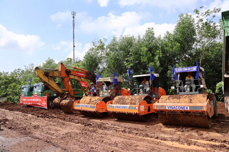 Đồng Nai: Khởi c&ocirc;ng 3 tuyến giao th&ocirc;ng gần 20.000 tỷ kết nối s&acirc;n bay Long Th&agrave;nh - Ảnh 4.