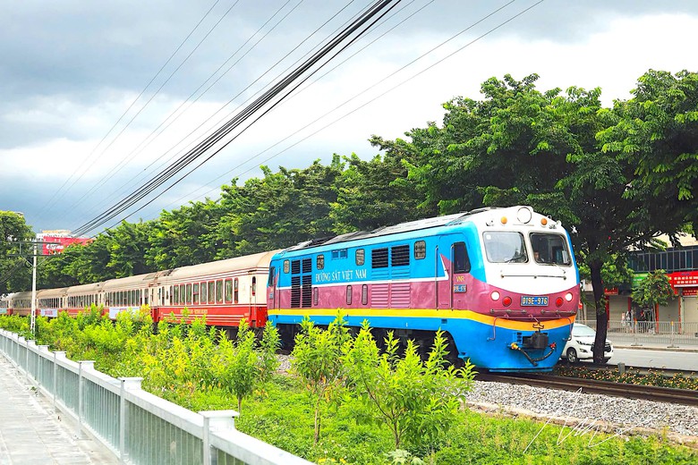 Đi t&agrave;u hỏa sau h&egrave;, gi&aacute; v&eacute; giảm đến 40% - Ảnh 1.