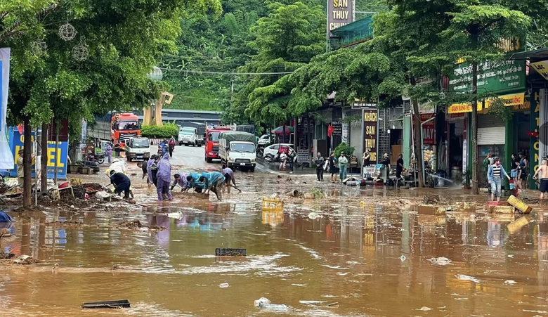 Sơn La mưa lớn g&acirc;y ngập &uacute;ng nhiều nơi, phương tiện đi lại kh&oacute; khăn - Ảnh 2.