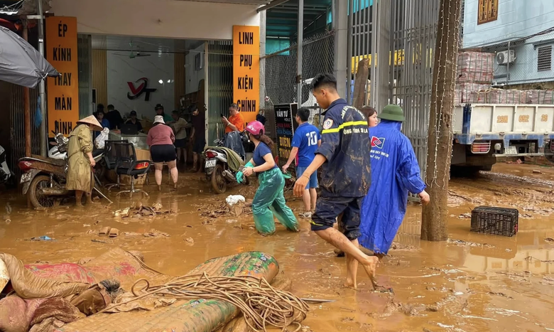 Sơn La mưa lớn g&acirc;y ngập &uacute;ng nhiều nơi, phương tiện đi lại kh&oacute; khăn - Ảnh 3.