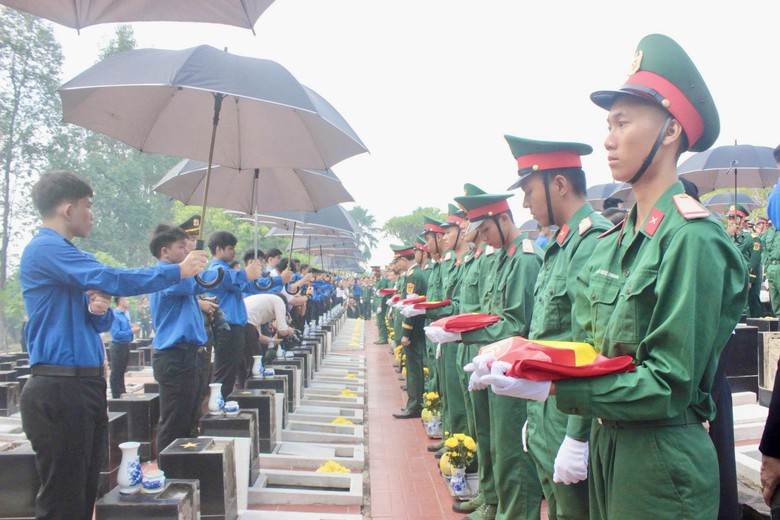 63 anh h&ugrave;ng liệt sĩ trở về y&ecirc;n nghỉ trong l&ograve;ng đất mẹ tại Đồng Nai - Ảnh 5.