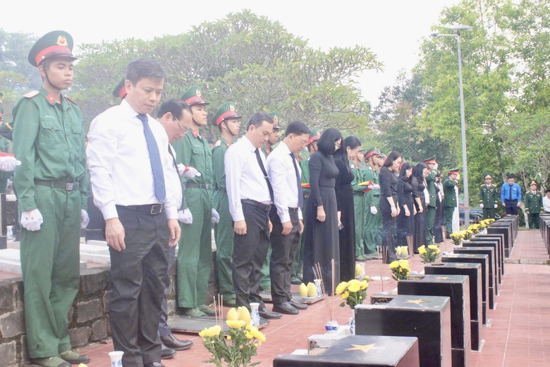 63 anh h&ugrave;ng liệt sĩ trở về y&ecirc;n nghỉ trong l&ograve;ng đất mẹ tại Đồng Nai - Ảnh 4.