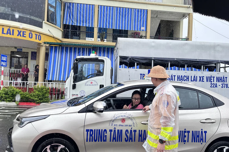 S&aacute;t hạch l&aacute;i xe thế n&agrave;o sau hơn 10 ng&agrave;y bỏ phần thi m&ocirc; phỏng tr&ecirc;n m&aacute;y t&iacute;nh? - Ảnh 1.