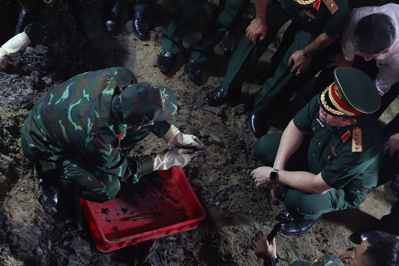 Gần một tuần tìm kiếm, quy tập gần 50 hài cốt liệt sĩ tại Công viên Lê Thị Riêng - Ảnh 2.