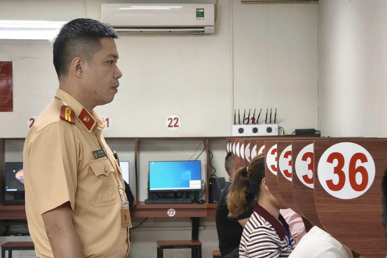 S&aacute;t hạch l&aacute;i xe thế n&agrave;o sau hơn 10 ng&agrave;y bỏ phần thi m&ocirc; phỏng tr&ecirc;n m&aacute;y t&iacute;nh? - Ảnh 3.