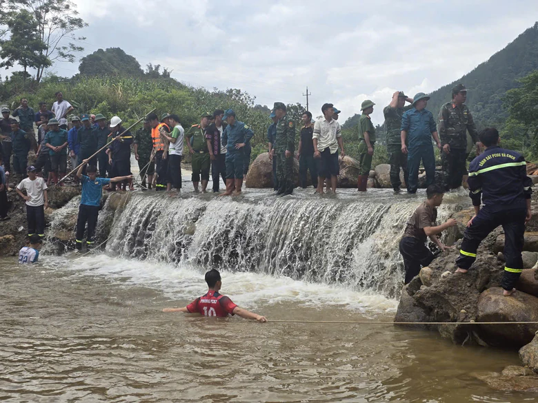 Thi thể nam thanh ni&ecirc;n bị lũ cuốn ở Lai Ch&acirc;u được t&igrave;m thấy ng&agrave;y 12 / 7 - Ảnh 3.