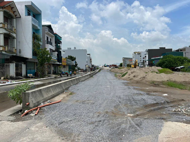 Dự &aacute;n cầu vượt đường sắt Phủ L&yacute; đối diện nguy cơ gia hạn lần 2 - Ảnh 8.