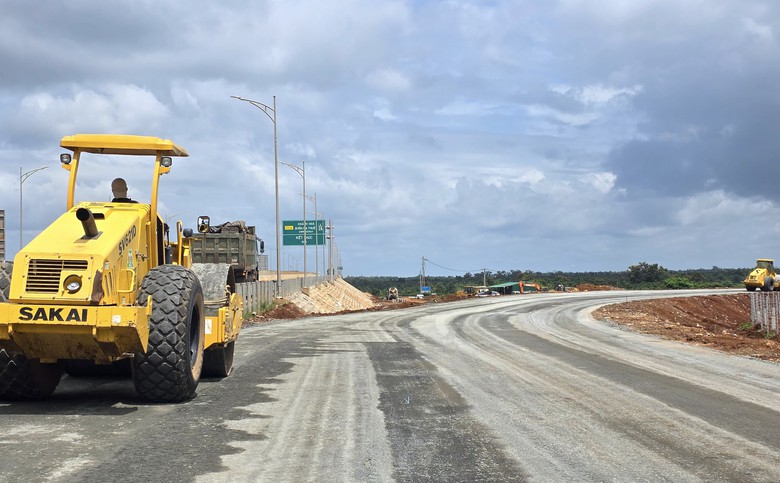 Dồn lực ho&agrave;n thiện n&uacute;t giao CT02, phấn đấu th&ocirc;ng xe cao tốc dịp 2/9 - Ảnh 1.
