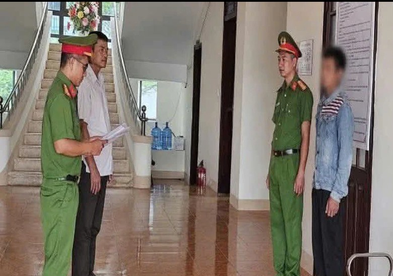 Khởi tố, bắt giam nam thanh ni&ecirc;n "no rượu" chạy xe m&aacute;y t&ocirc;ng chết người khuyết tật - Ảnh 1.