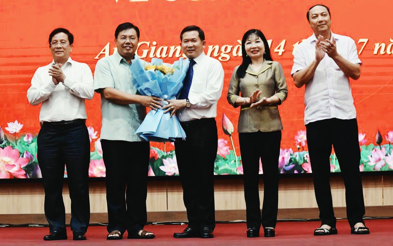 &Ocirc;ng Đinh Văn Nơi giữ chức Ph&oacute; B&iacute; thư Tỉnh ủy An Giang, ki&ecirc;m B&iacute; thư đặc khu Ph&uacute; Quốc - Ảnh 3.