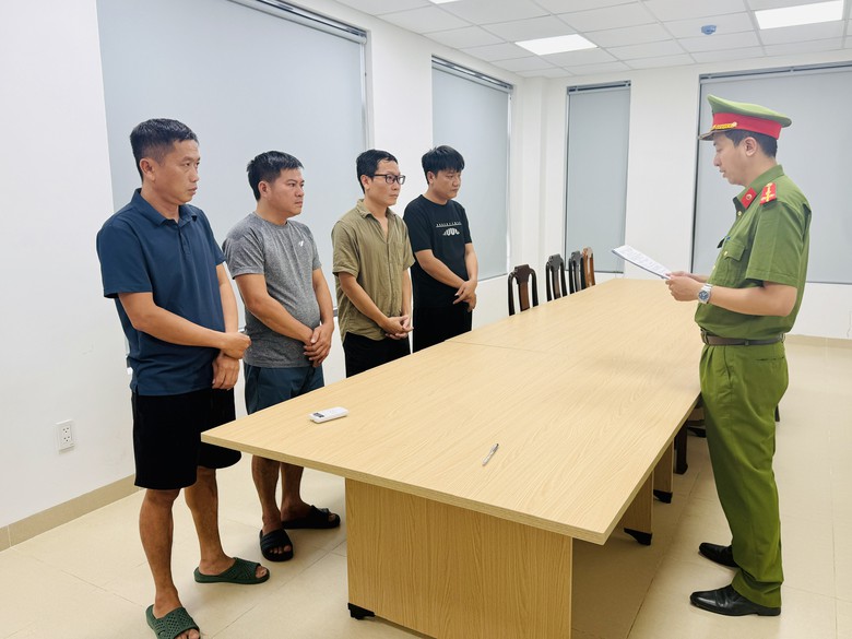 Huế: Bắt tạm giam 4 đối tượng tổ chức đ&aacute;nh bạc hơn 22 tỷ đồng - Ảnh 1.