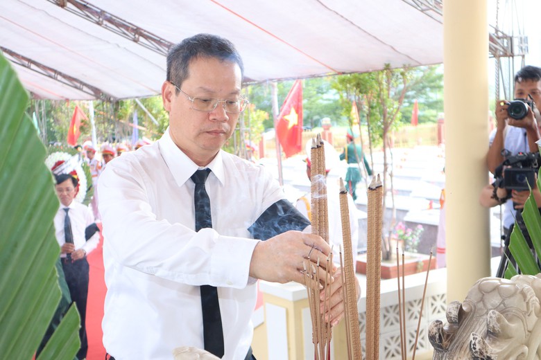 Đ&agrave; Nẵng: 5 h&agrave;i cốt liệt sỹ ở h&agrave;ng Đ&aacute; Sập trở về trong v&ograve;ng tay của đồng đội - Ảnh 3.
