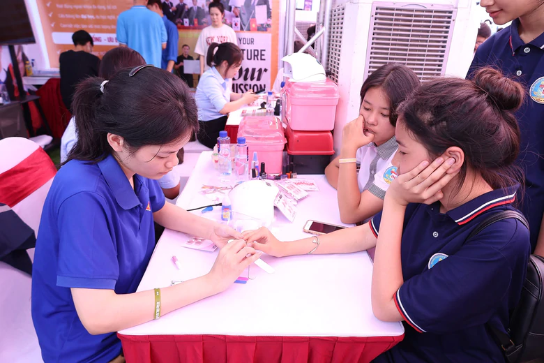 Ng&agrave;y c&agrave;ng nhiều học sinh chọn trường nghề - Ảnh 1.