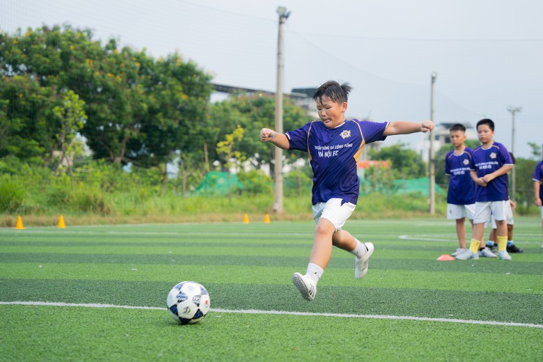 Trung tâm Bóng đá Cộng đồng Hà Nội FC: Bước khởi đầu từ một cam kết với cử tri - Ảnh 2.
