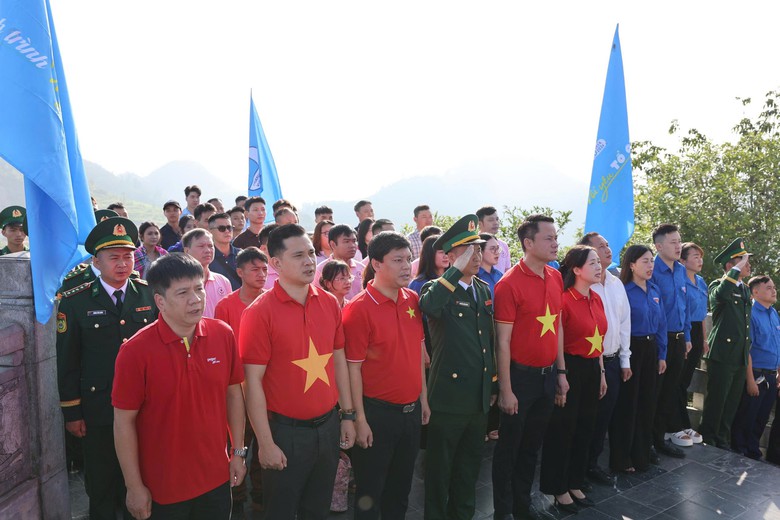 Vietjet tiếp lửa hành trình "Tôi yêu Tổ quốc tôi" - Ảnh 1.