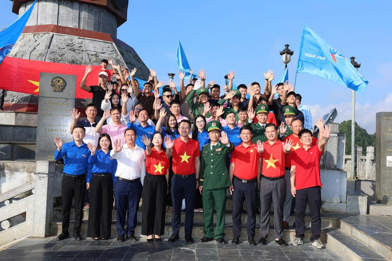 Vietjet tiếp lửa hành trình "Tôi yêu Tổ quốc tôi" - Ảnh 2.