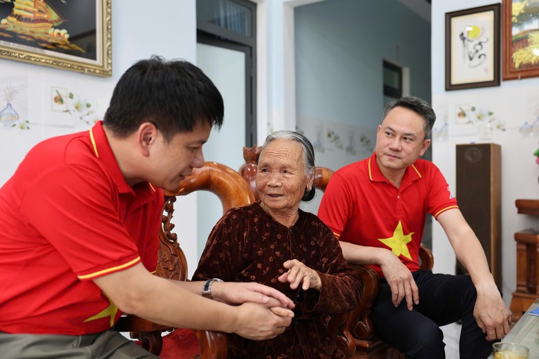 Vietjet tiếp lửa hành trình "Tôi yêu Tổ quốc tôi" - Ảnh 6.