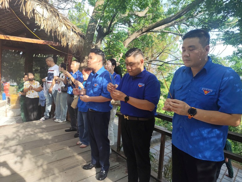 H&agrave;nh tr&igrave;nh về nguồn đầy &yacute; nghĩa của tuổi trẻ B&aacute;o X&acirc;y dựng - Ảnh 7.