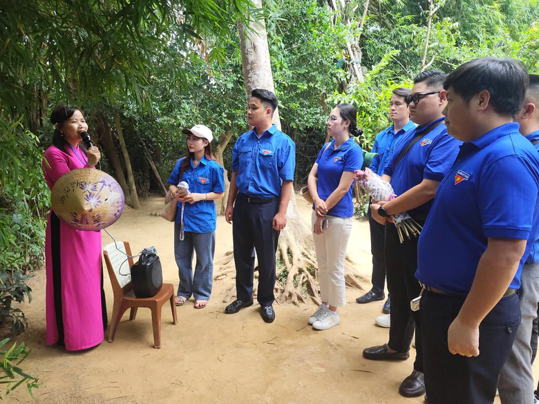 H&agrave;nh tr&igrave;nh về nguồn đầy &yacute; nghĩa của tuổi trẻ B&aacute;o X&acirc;y dựng - Ảnh 3.