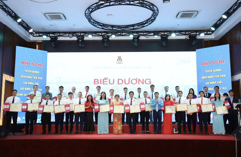 Biểu dương điển h&igrave;nh tiến tiến, lao động giỏi ng&agrave;nh x&acirc;y dựng - Ảnh 3.
