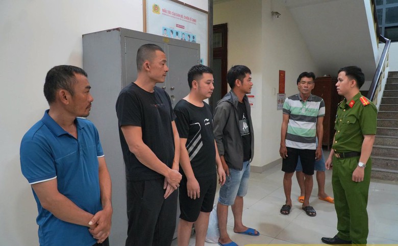Công an Quảng Ngãi triệt phá đường dây cá độ bóng đá quy mô gần 1.200 tỷ đồng - Ảnh 1.
