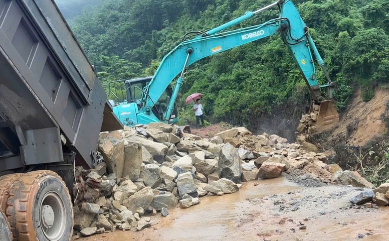 Bộ X&acirc;y dựng y&ecirc;u cầu kh&ocirc;ng để bị động, bất ngờ trước lũ qu&eacute;t, sạt lở - Ảnh 1.
