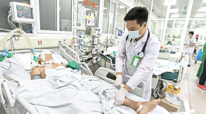 Bị gà mổ vào chân, cụ ông 94 tuổi nguy kịch vì uốn ván - Ảnh 1.