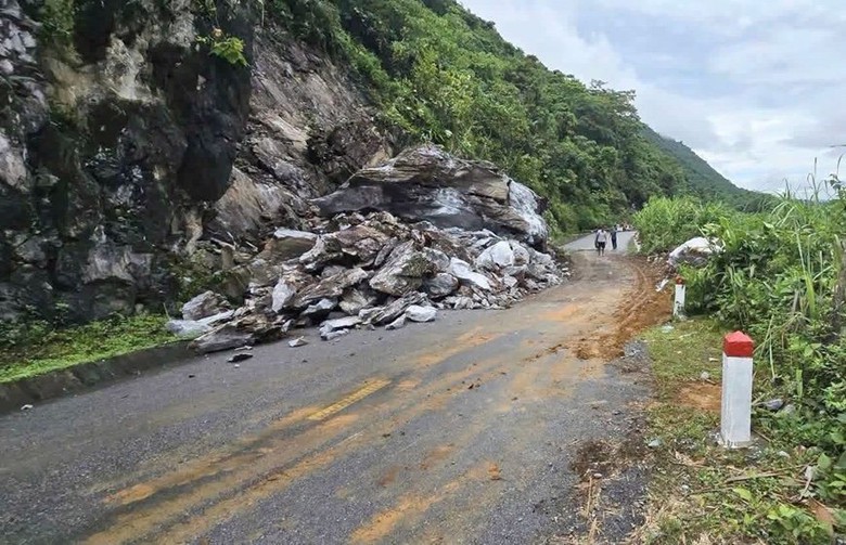 Công bố tình huống khẩn cấp thiên tai, khắc phục hư hỏng đường Hồ Chí Minh qua Tuyên Quang - Ảnh 1.