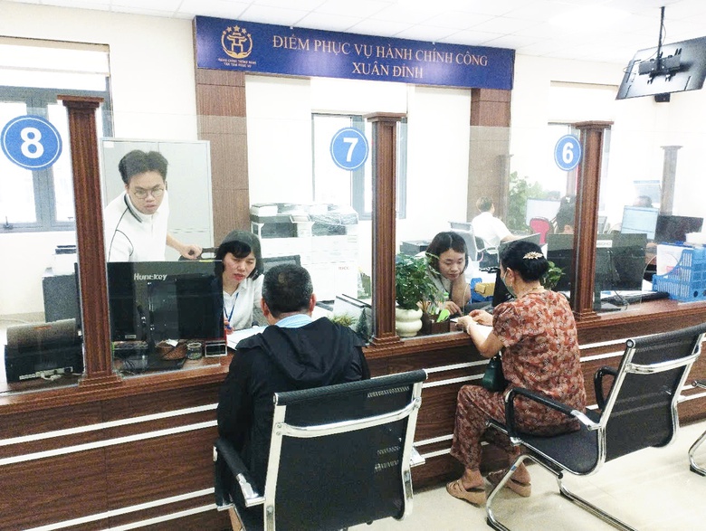 Một năm ch&iacute;nh quyền 2 cấp ở H&agrave; Nội: Từ bộ m&aacute;y tinh gọn đến nền h&agrave;nh ch&iacute;nh phục vụ - Ảnh 1.