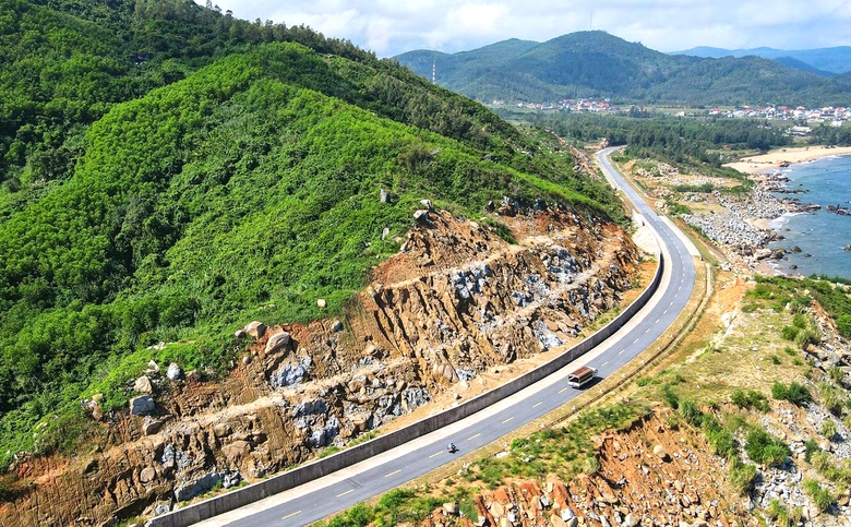 Cấp thiết mở rộng đường ven biển H&agrave; Tĩnh để mở kh&ocirc;ng gian ph&aacute;t triển mới - Ảnh 3.