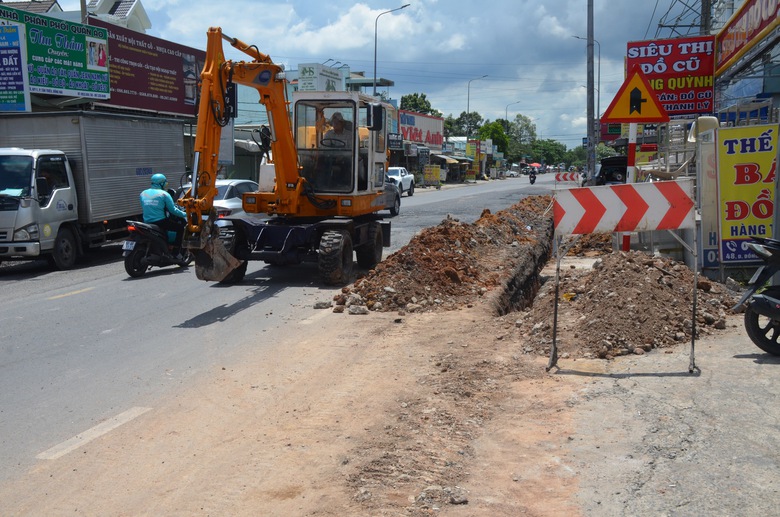 Đang sửa chữa đường Đồng Khởi, bổ sung hạ tầng tho&aacute;t nước tạm - Ảnh 7.