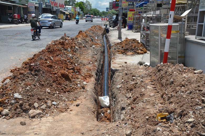 Đang sửa chữa đường Đồng Khởi, bổ sung hạ tầng tho&aacute;t nước tạm - Ảnh 8.