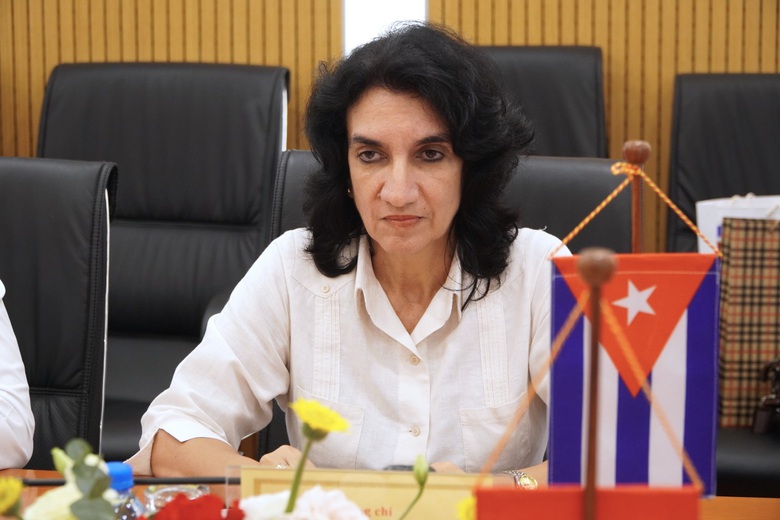 Thứ trưởng Nguyễn Tường Văn tiếp Thứ trưởng Bộ Ngọai thương Cuba tại Bộ X&acirc;y dựng - Ảnh 2.
