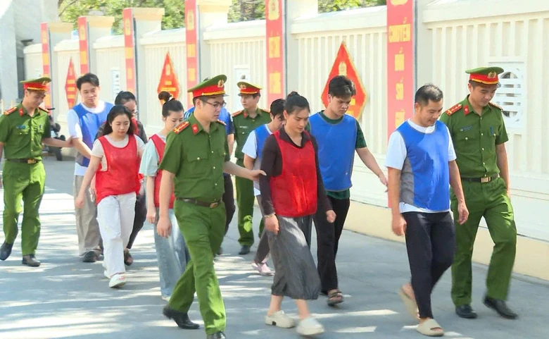 Thanh H&oacute;a Triệt ph&aacute; đường d&acirc;y bu&ocirc;n lậu kim cương xuy&ecirc;n quốc gia năm 2026 - Ảnh 2.