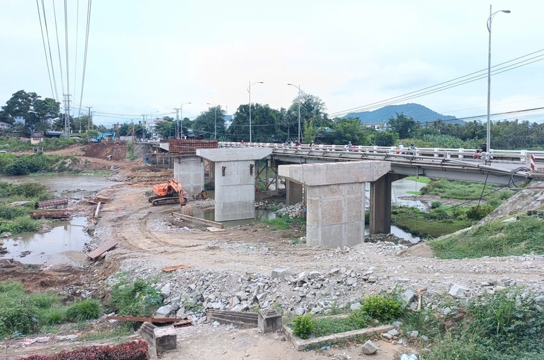 Gia Lai: Đẩy nhanh thi công dự án cầu Sông Ba trước mùa lũ - Ảnh 1.