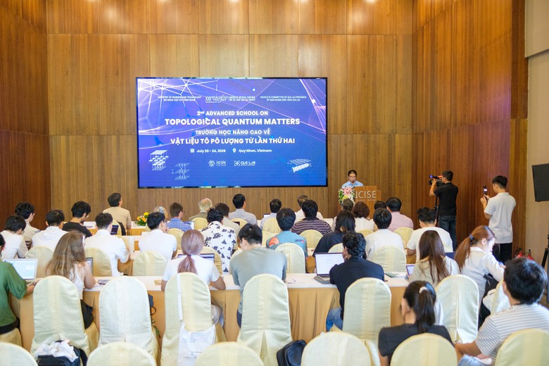 Gia Lai đón hơn 30 nhà khoa học quốc tế tham dự Trường học vật liệu tô pô lượng tử - Ảnh 2.